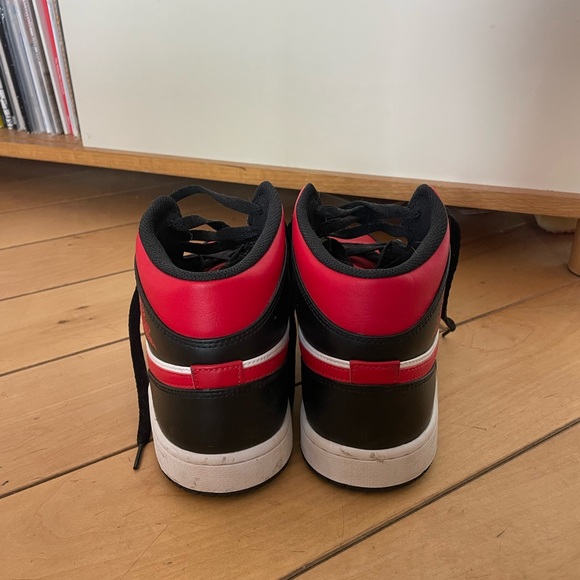 Nike Air Jordans men’s 10.5 (worn once!) - Picture 5 of 8